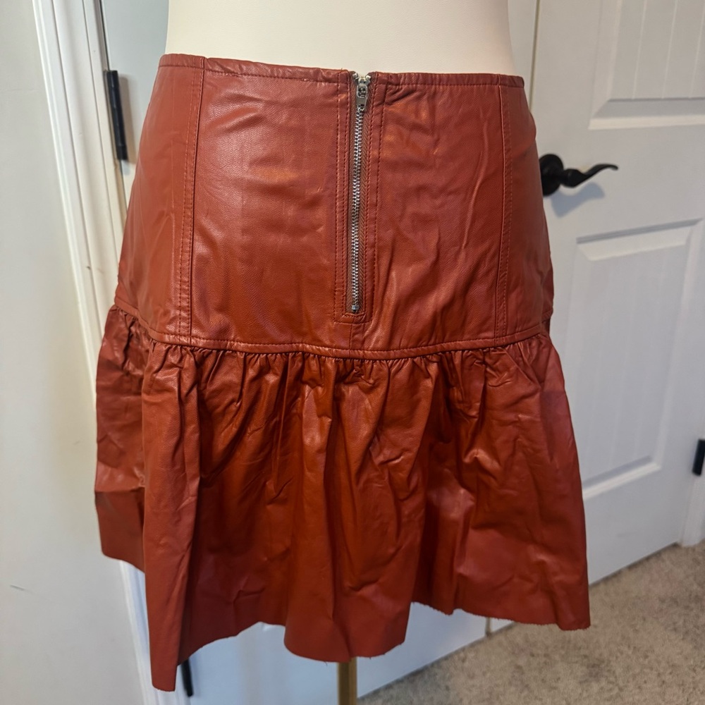Easel Lux Faux Leather Fitted & Flared Pleated Skirt Side Zip Closure - Picture 4 of 8